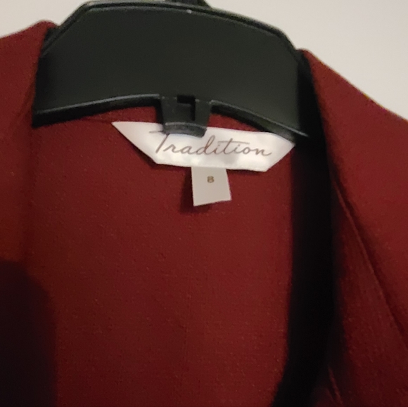 Blazer with built in tshirt and necklace. - Picture 4 of 7